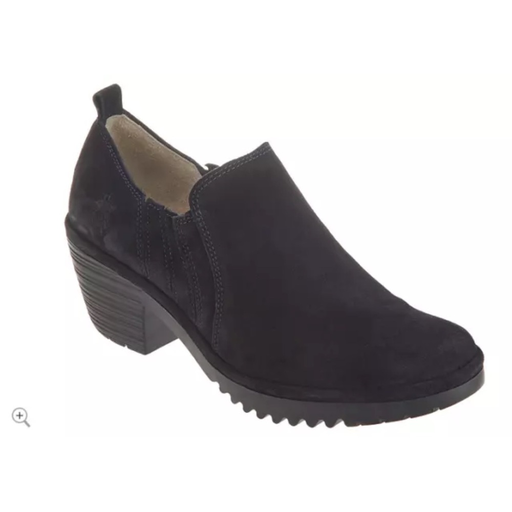 NWOB FLY London Suede Low Ankle Slip-on Shoes Wate Navy, Size 5.5